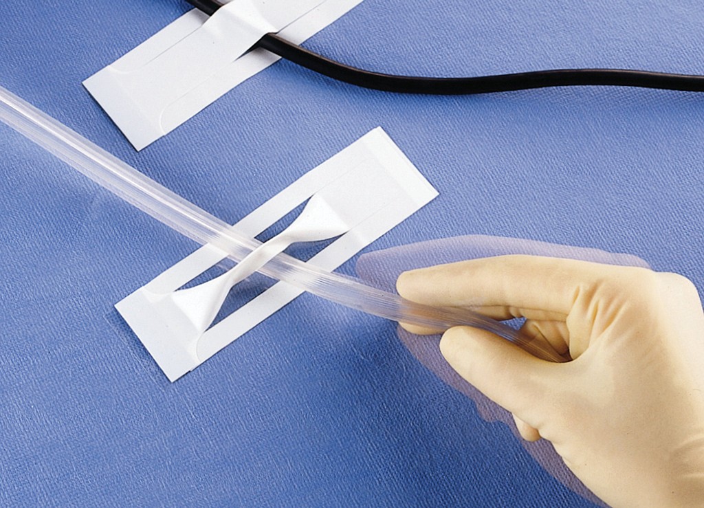 Johtojen kiinnitysteippi